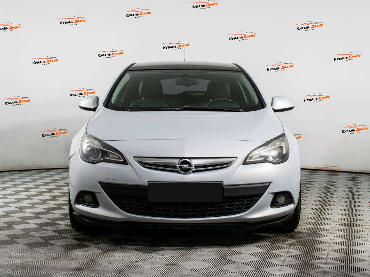 Opel Astra 2012 года с пробегом. Фото: #1