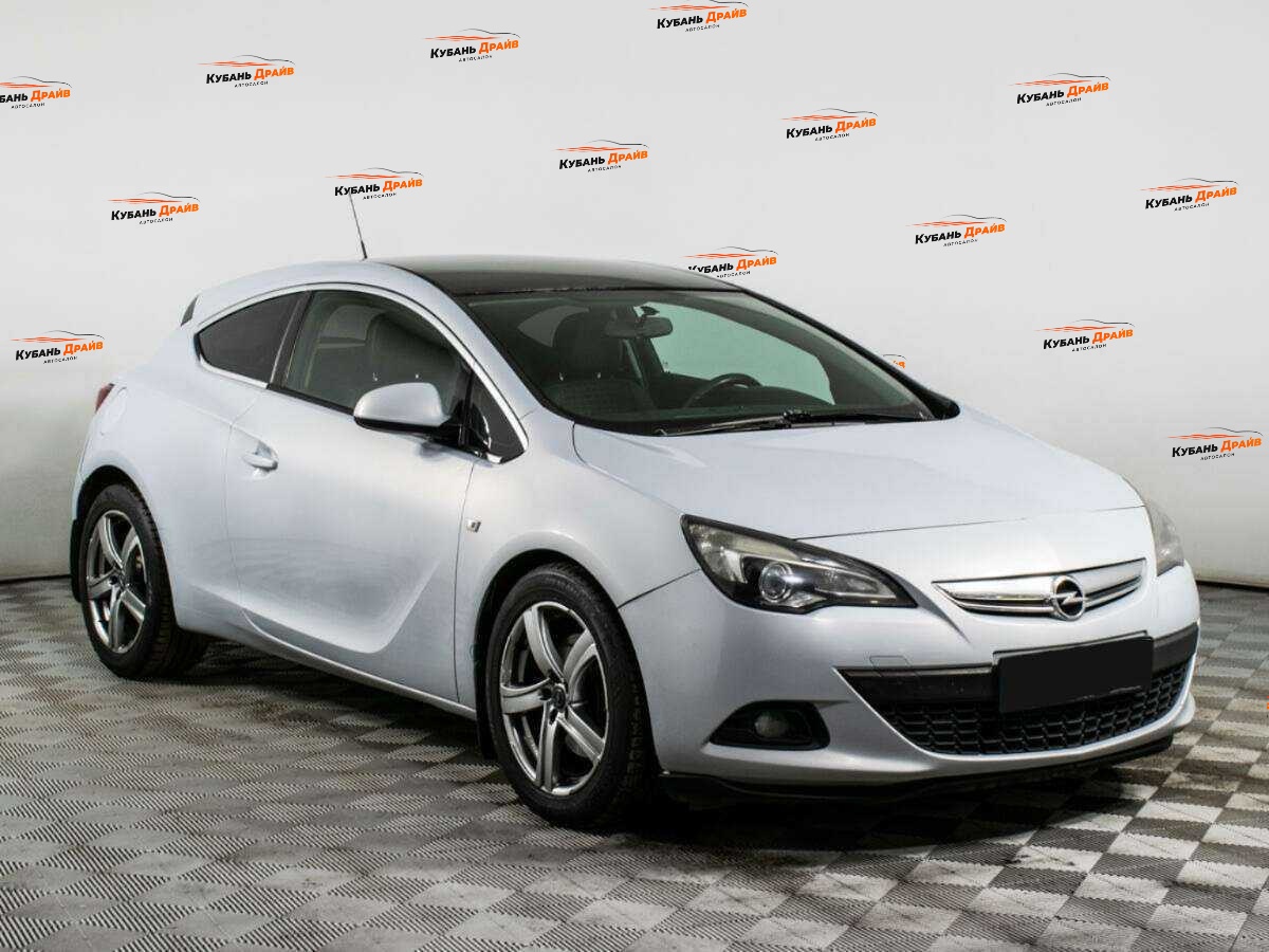 Opel Astra 2012 года с пробегом. Фото: #2