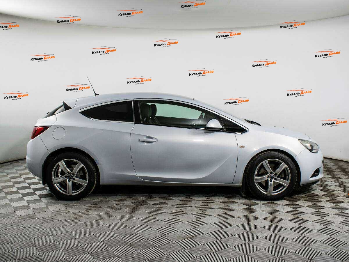 Opel Astra 2012 года с пробегом. Фото: #3