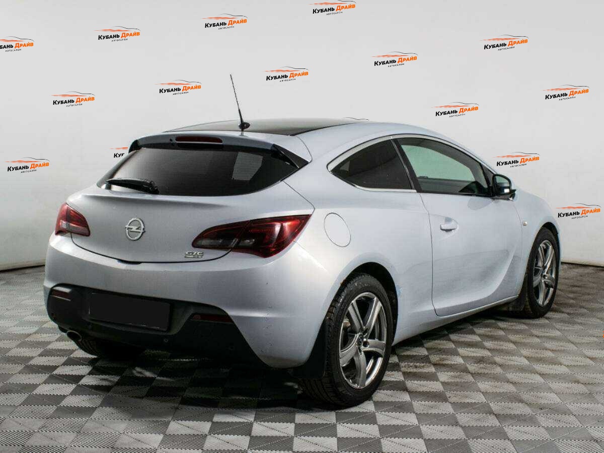 Opel Astra 2012 года с пробегом. Фото: #4