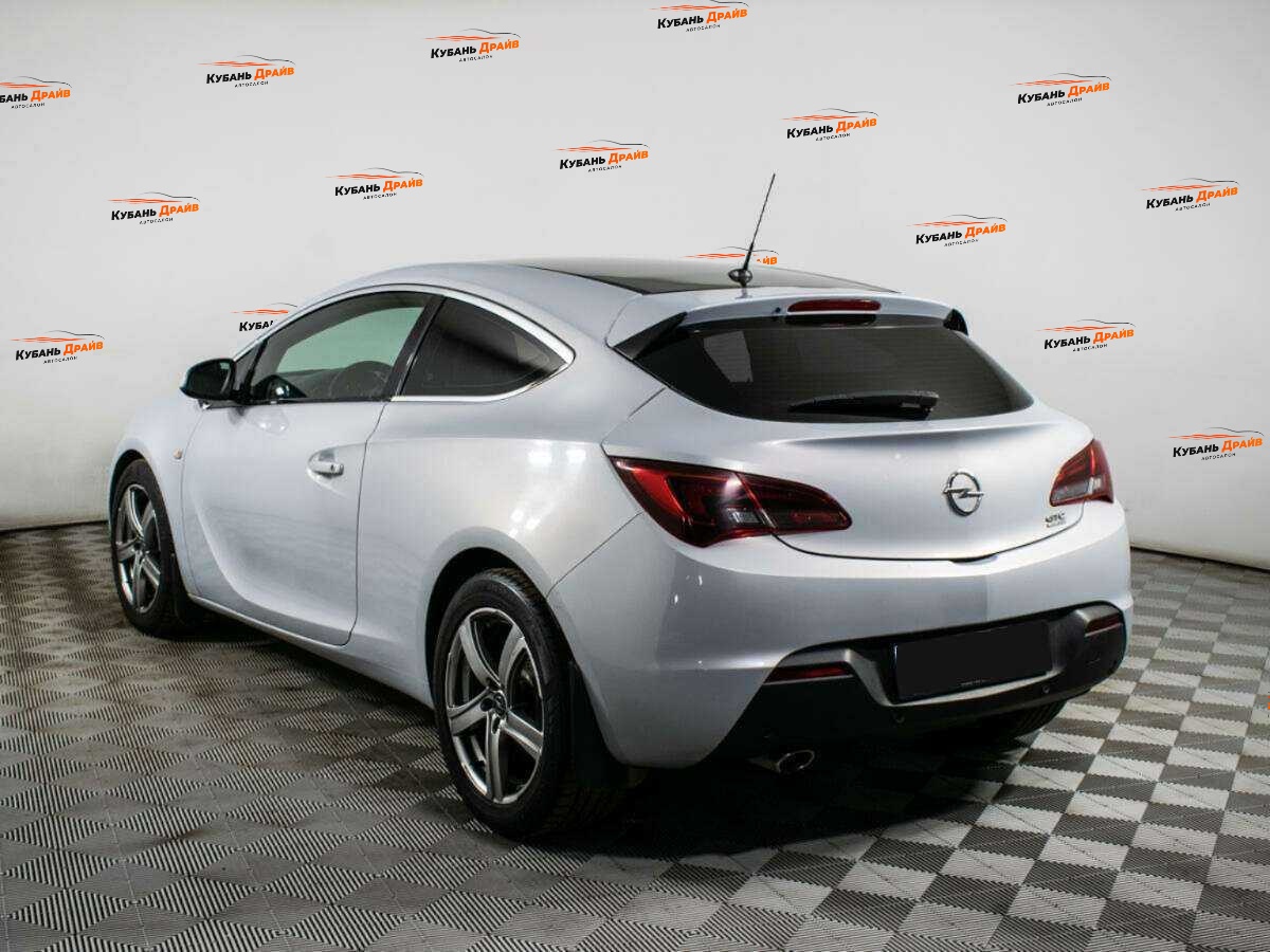 Opel Astra 2012 года с пробегом. Фото: #6