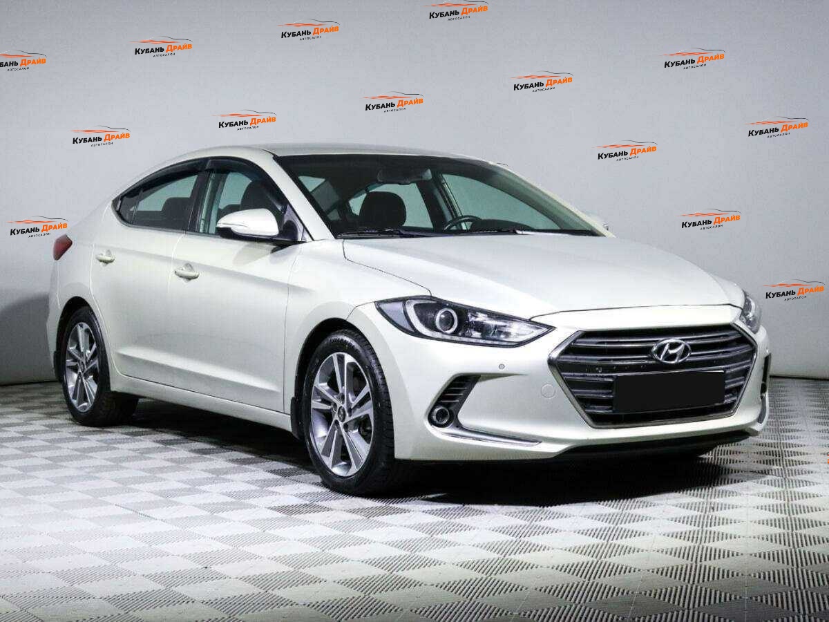 Hyundai Elantra 2018 года с пробегом. Фото: #2