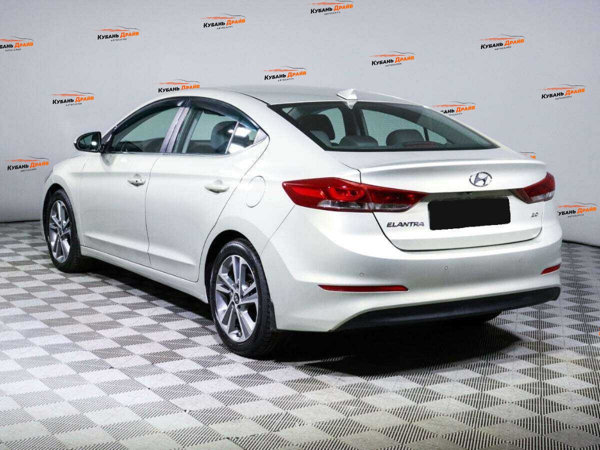 Hyundai Elantra 2018 года с пробегом. Фото: #5