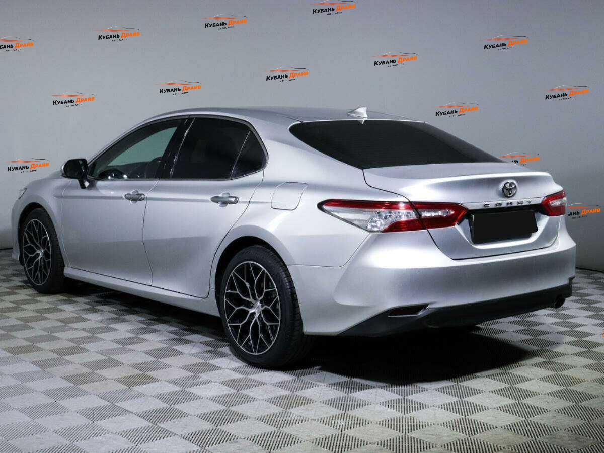 Toyota Camry 2020 года с пробегом. Фото: #4
