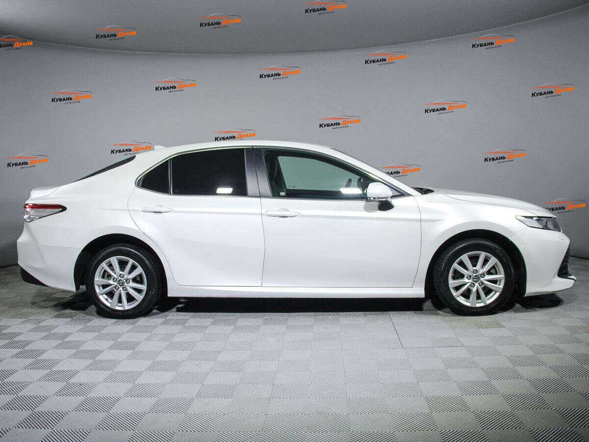 Toyota Camry 2020 года с пробегом. Фото: #3