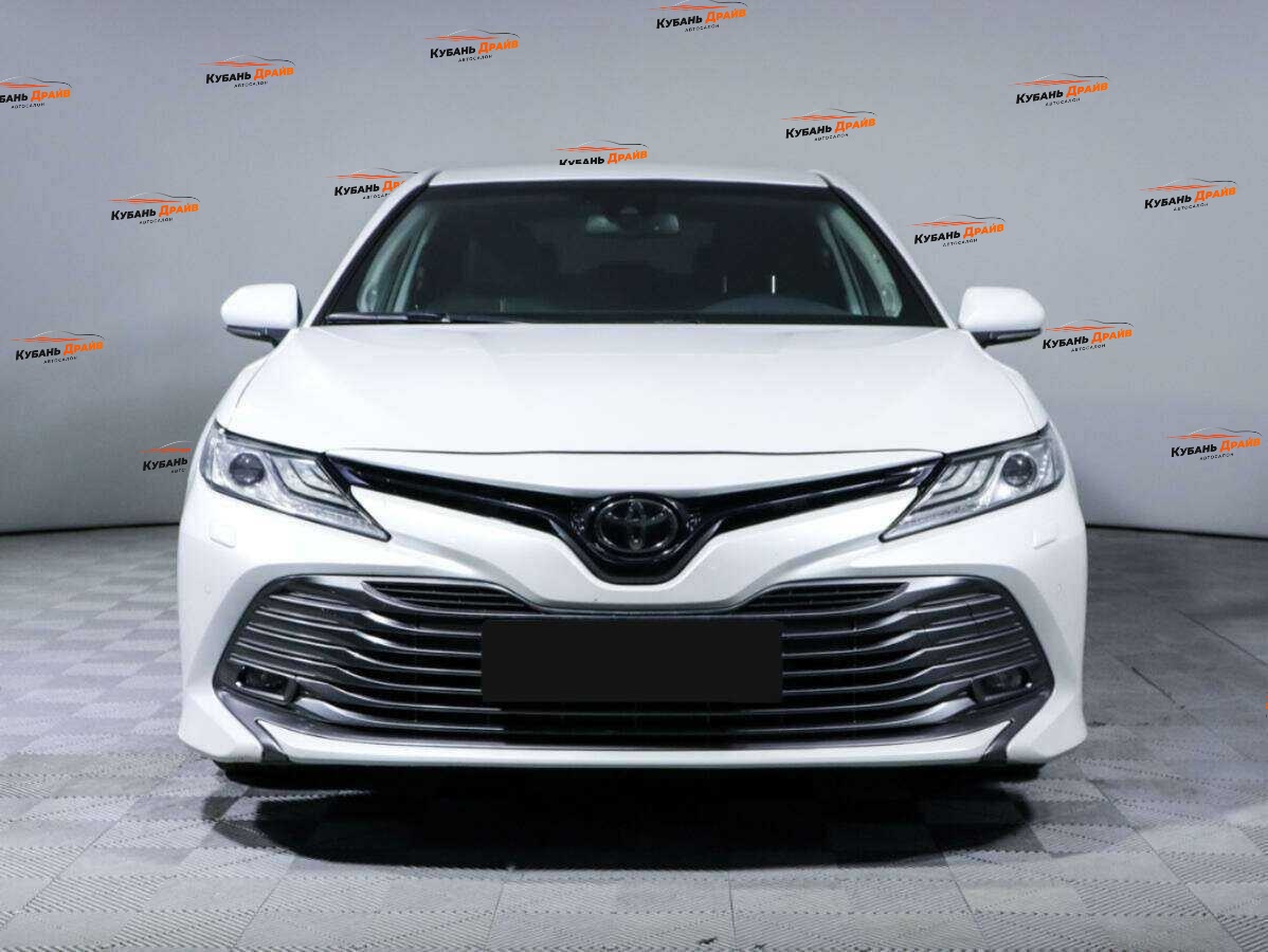 Toyota Camry 2018 года с пробегом. Фото: #1