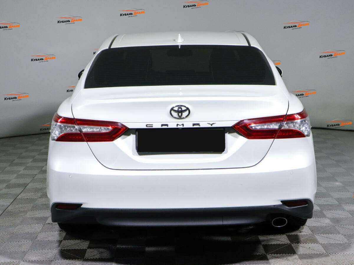 Toyota Camry 2018 года с пробегом. Фото: #4