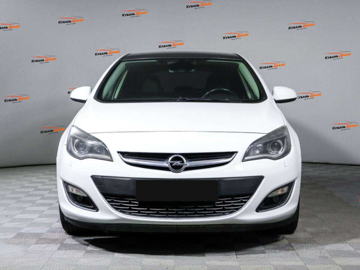 Opel Astra 2012 года с пробегом. Фото: #1