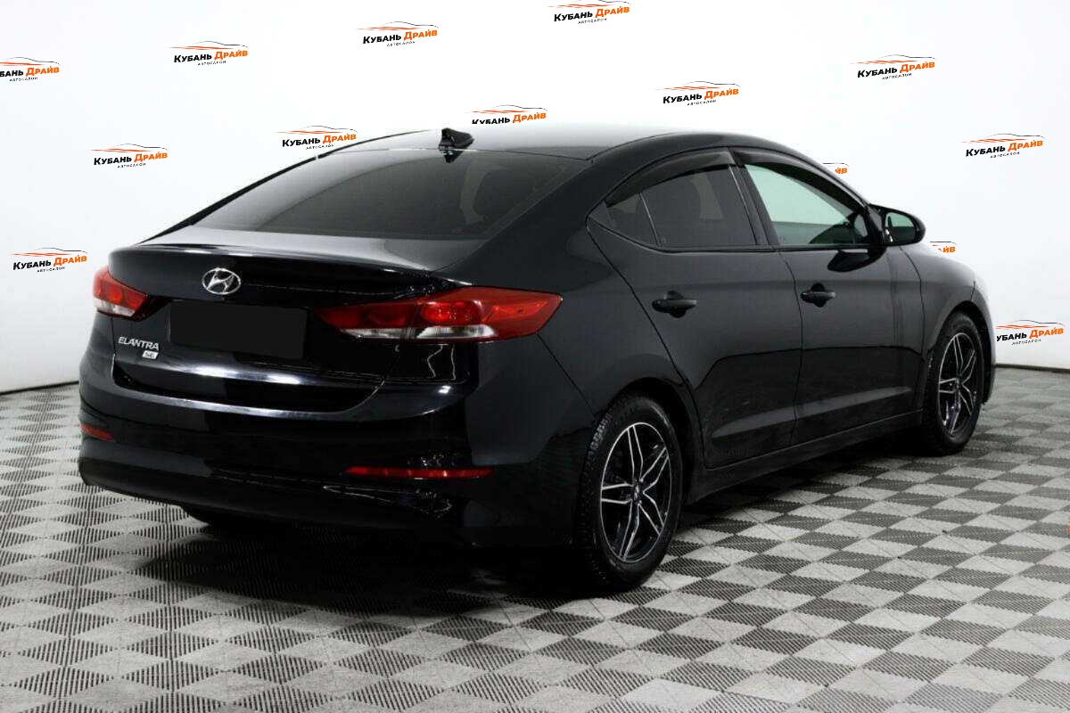 Hyundai Elantra 2018 года с пробегом. Фото: #4