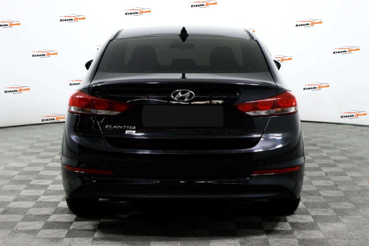 Hyundai Elantra 2018 года с пробегом. Фото: #5