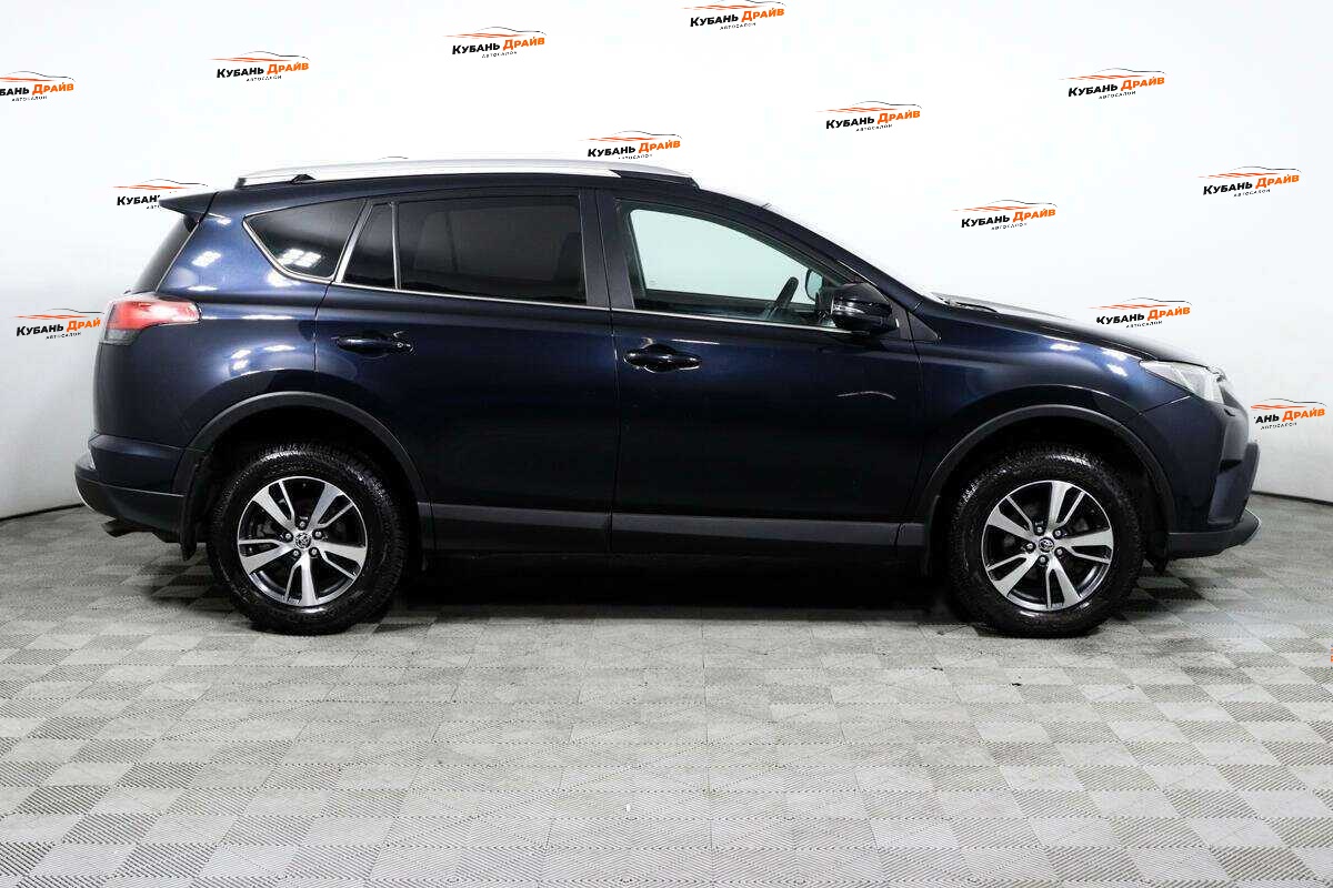 Toyota RAV4 2017 года с пробегом. Фото: #3