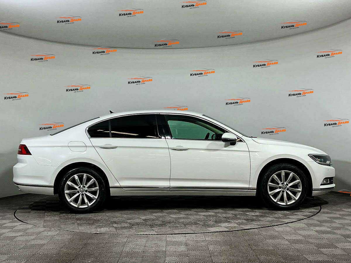 Volkswagen Passat 2017 года с пробегом. Фото: #3
