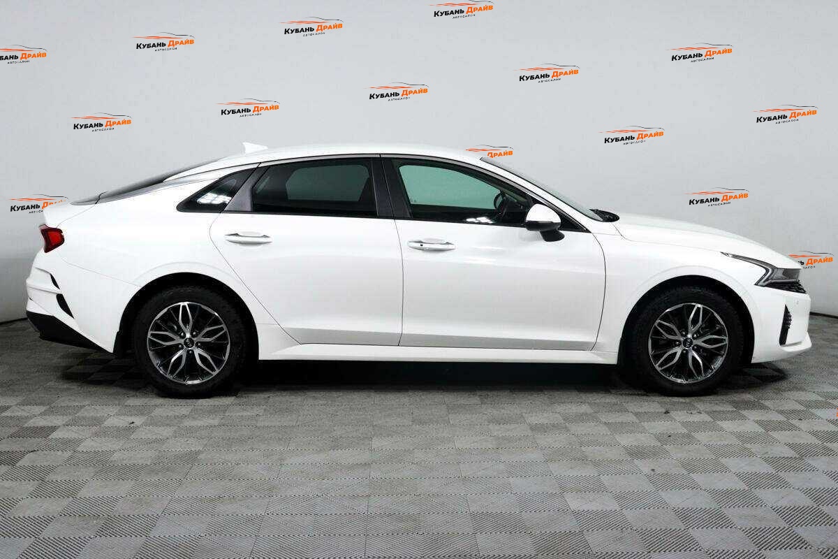 Kia K5 2021 года с пробегом. Фото: #3