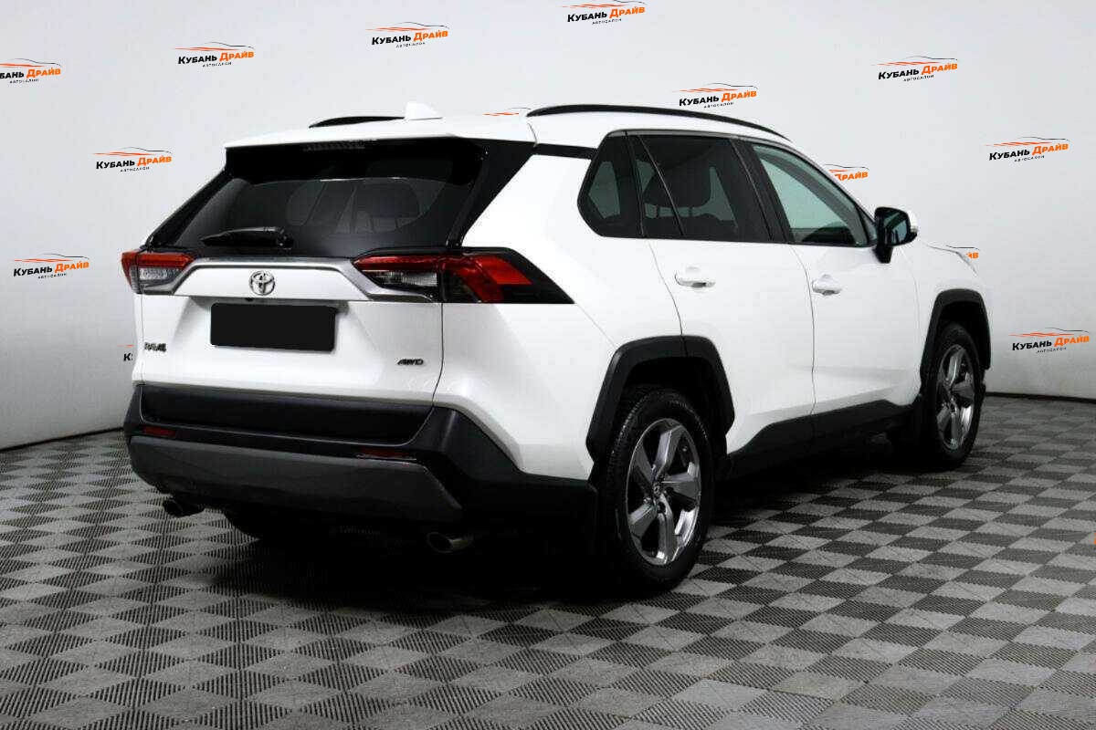 Toyota RAV4 2020 года с пробегом. Фото: #4