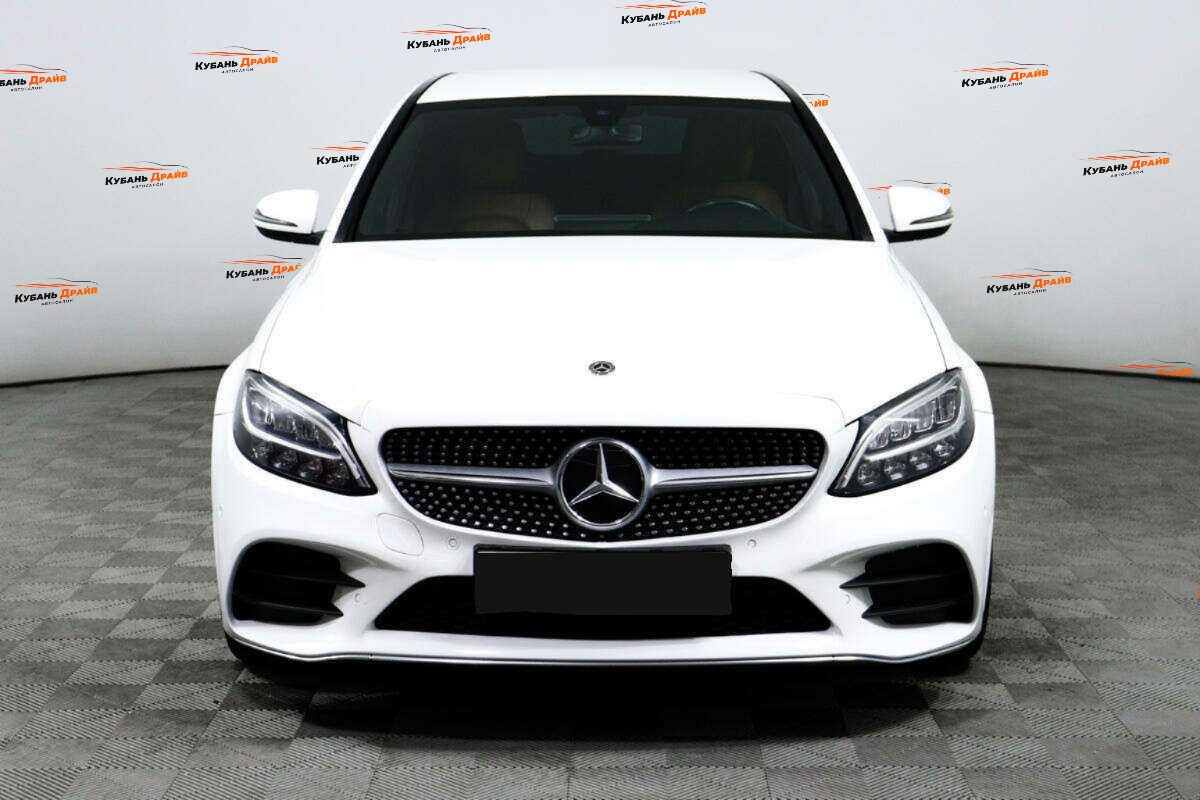Mercedes-Benz C-Класс 2018 года с пробегом. Фото: #1
