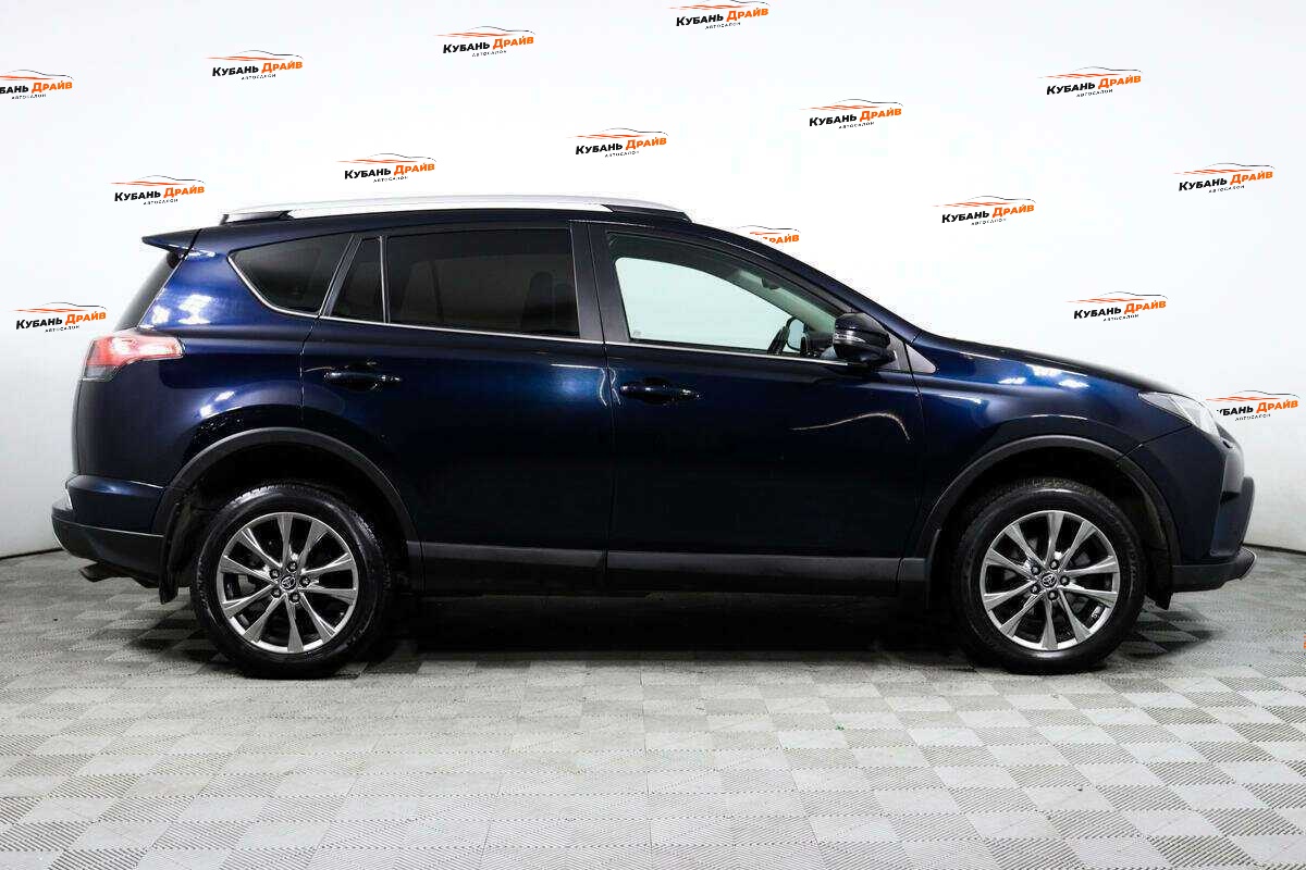 Toyota RAV4 2019 года с пробегом. Фото: #3
