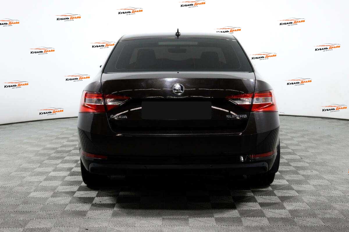 Skoda Superb 2015 года с пробегом. Фото: #5