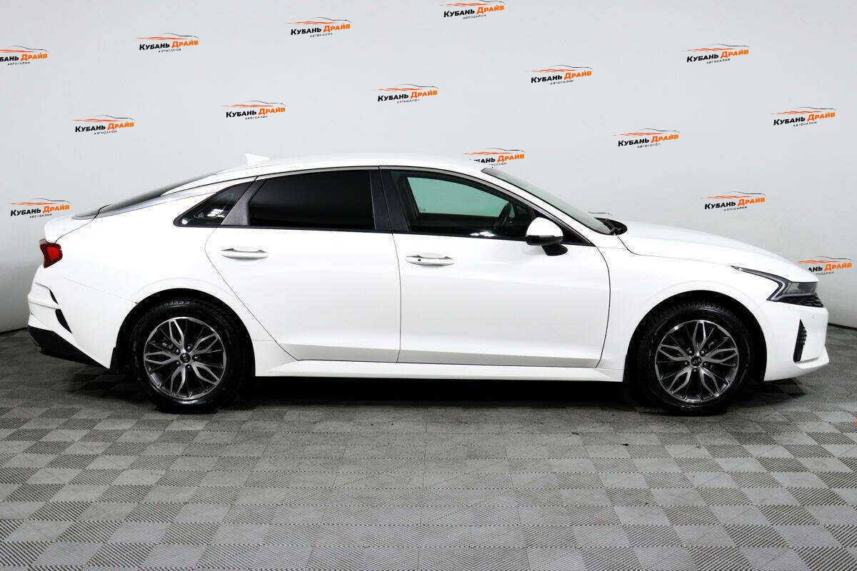 Kia K5 2021 года с пробегом. Фото: #3
