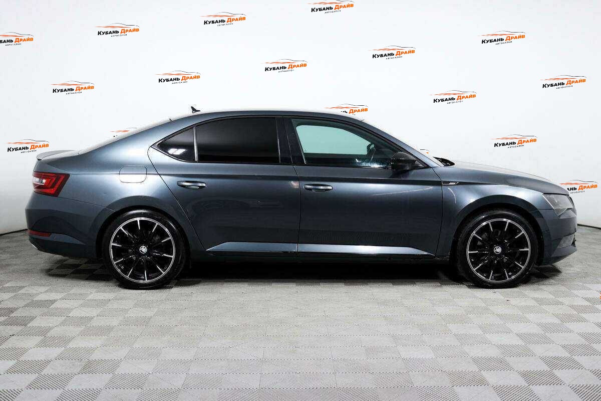 Skoda Superb 2017 года с пробегом. Фото: #3