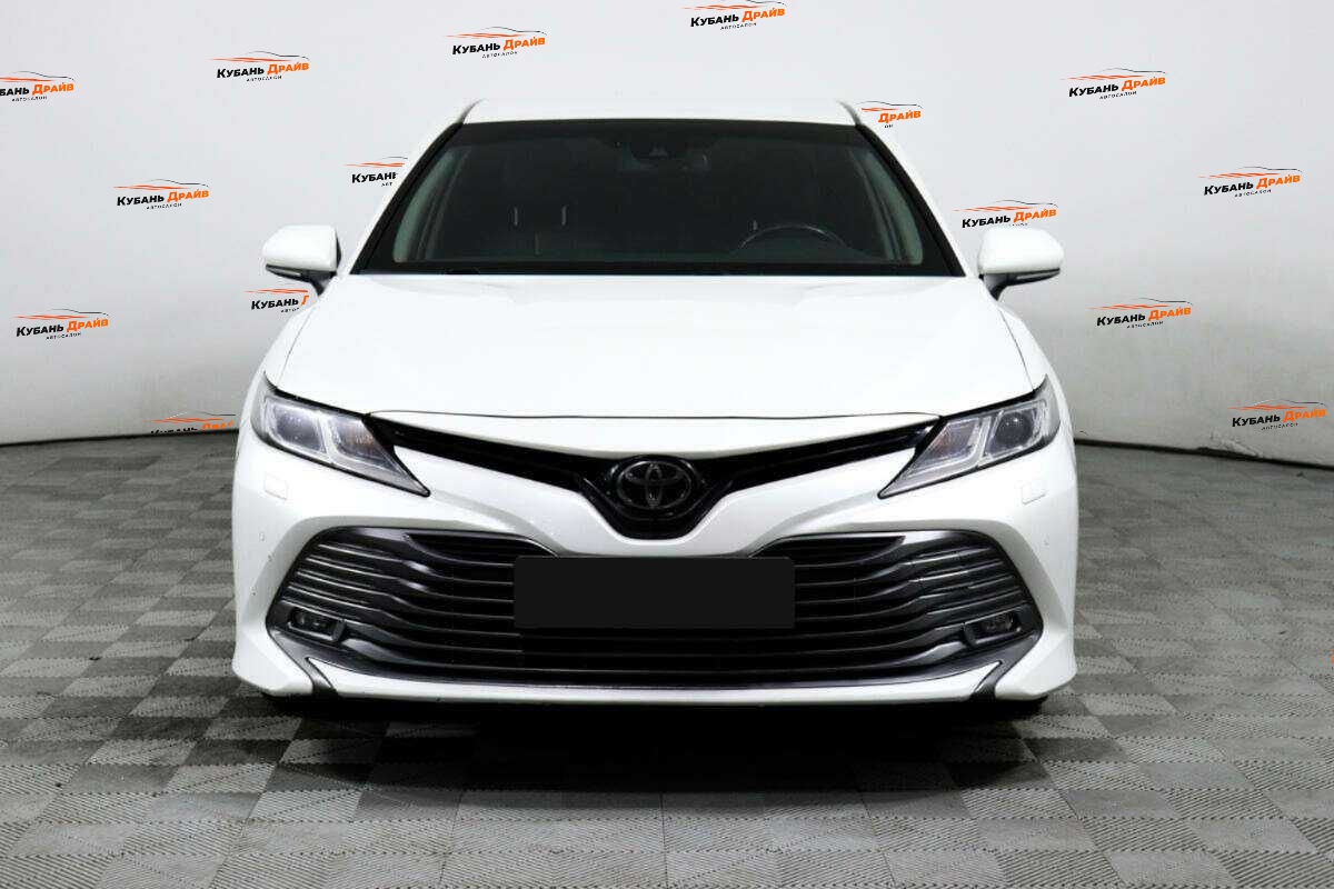 Toyota Camry 2019 года с пробегом. Фото: #1