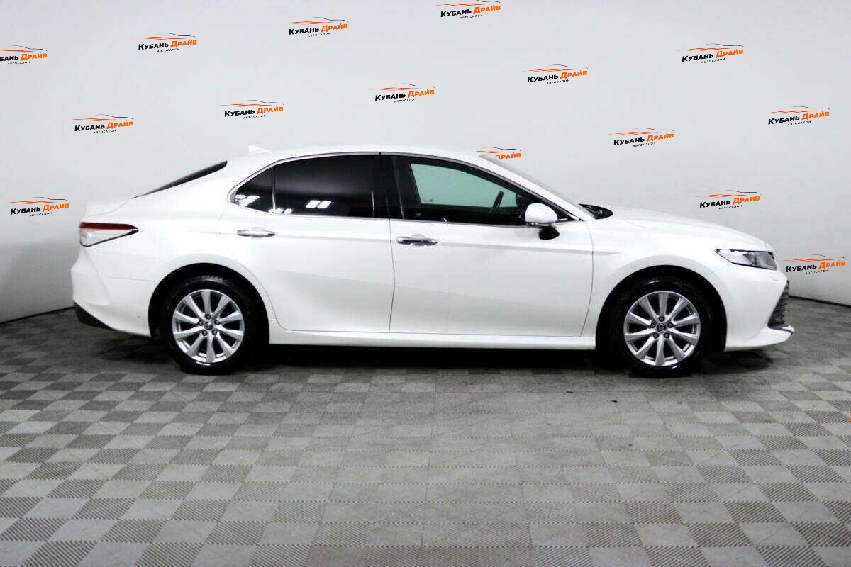Toyota Camry 2019 года с пробегом. Фото: #3