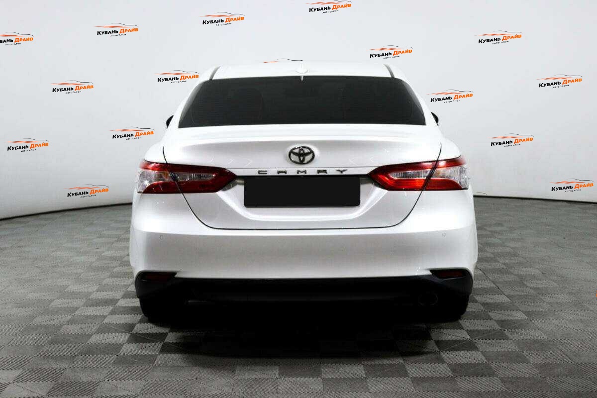 Toyota Camry 2019 года с пробегом. Фото: #5