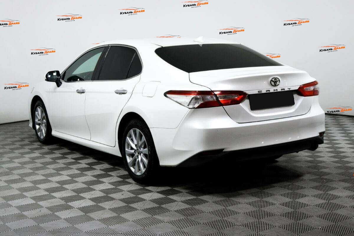 Toyota Camry 2019 года с пробегом. Фото: #6