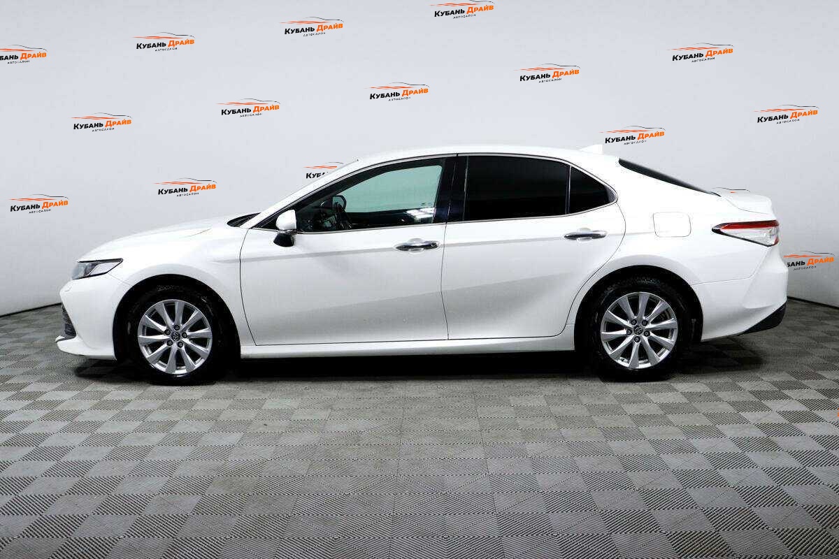Toyota Camry 2019 года с пробегом. Фото: #7