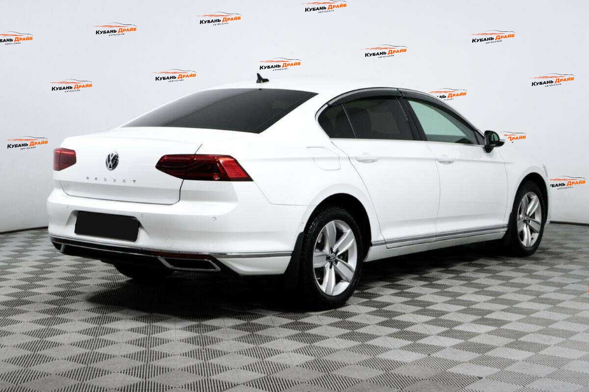 Volkswagen Passat 2020 года с пробегом. Фото: #4