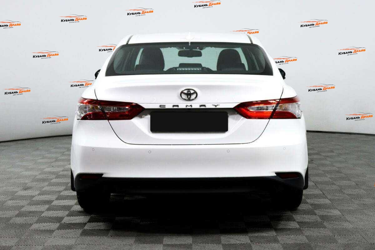 Toyota Camry 2021 года с пробегом. Фото: #5