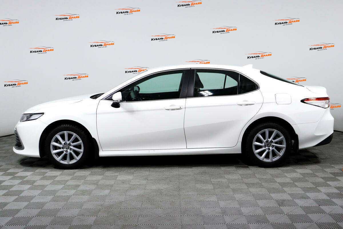 Toyota Camry 2021 года с пробегом. Фото: #7