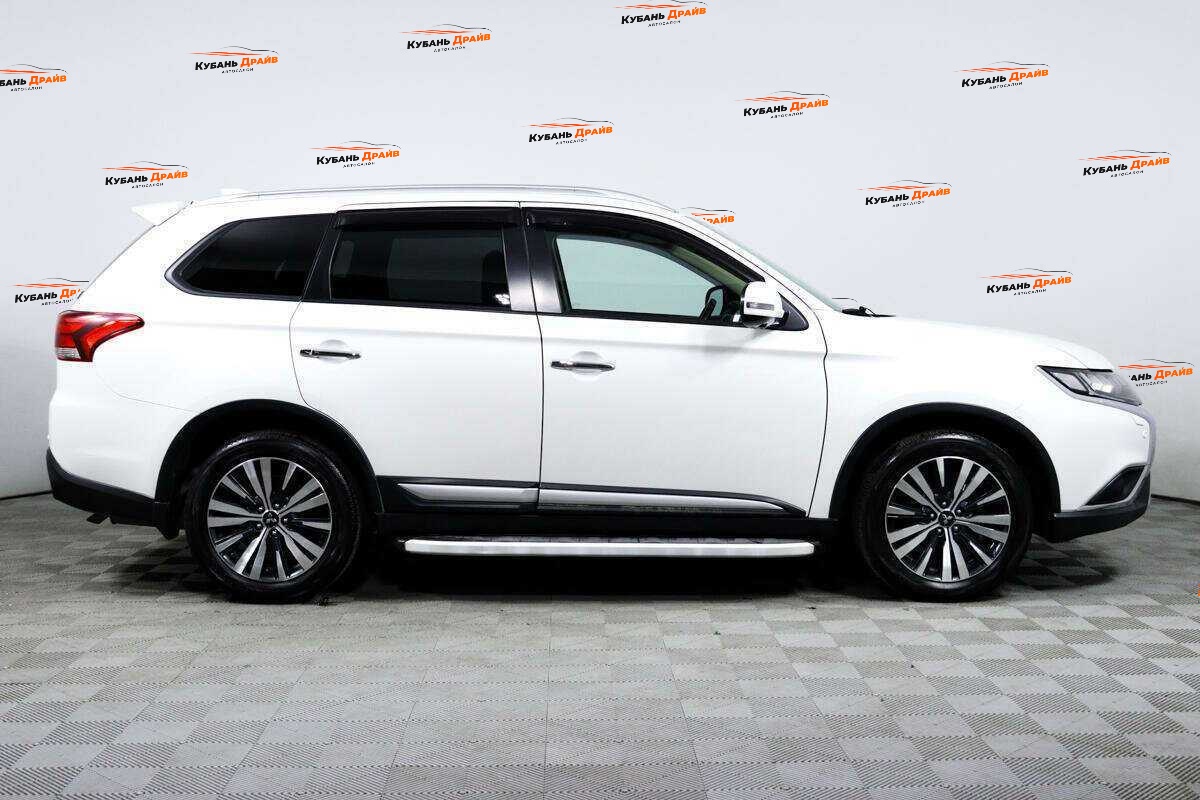 Mitsubishi Outlander 2019 года с пробегом. Фото: #3