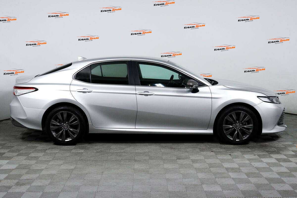 Toyota Camry 2018 года с пробегом. Фото: #3