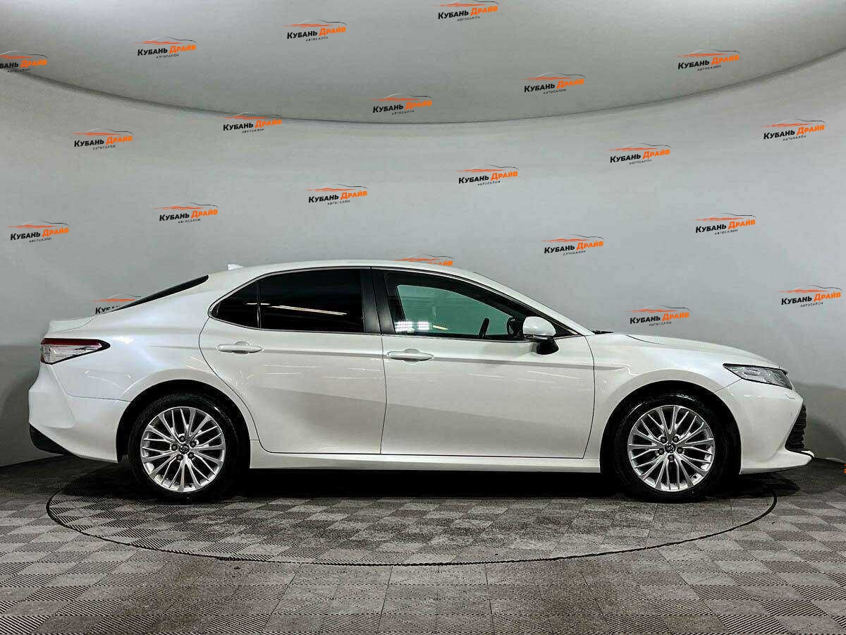 Toyota Camry 2018 года с пробегом. Фото: #3