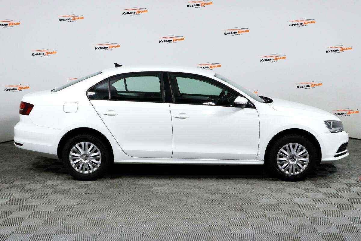 Volkswagen Jetta 2018 года с пробегом. Фото: #3