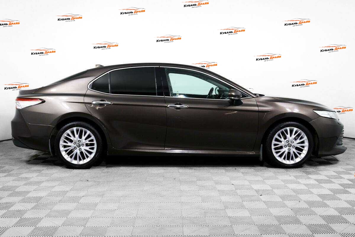 Toyota Camry 2019 года с пробегом. Фото: #3
