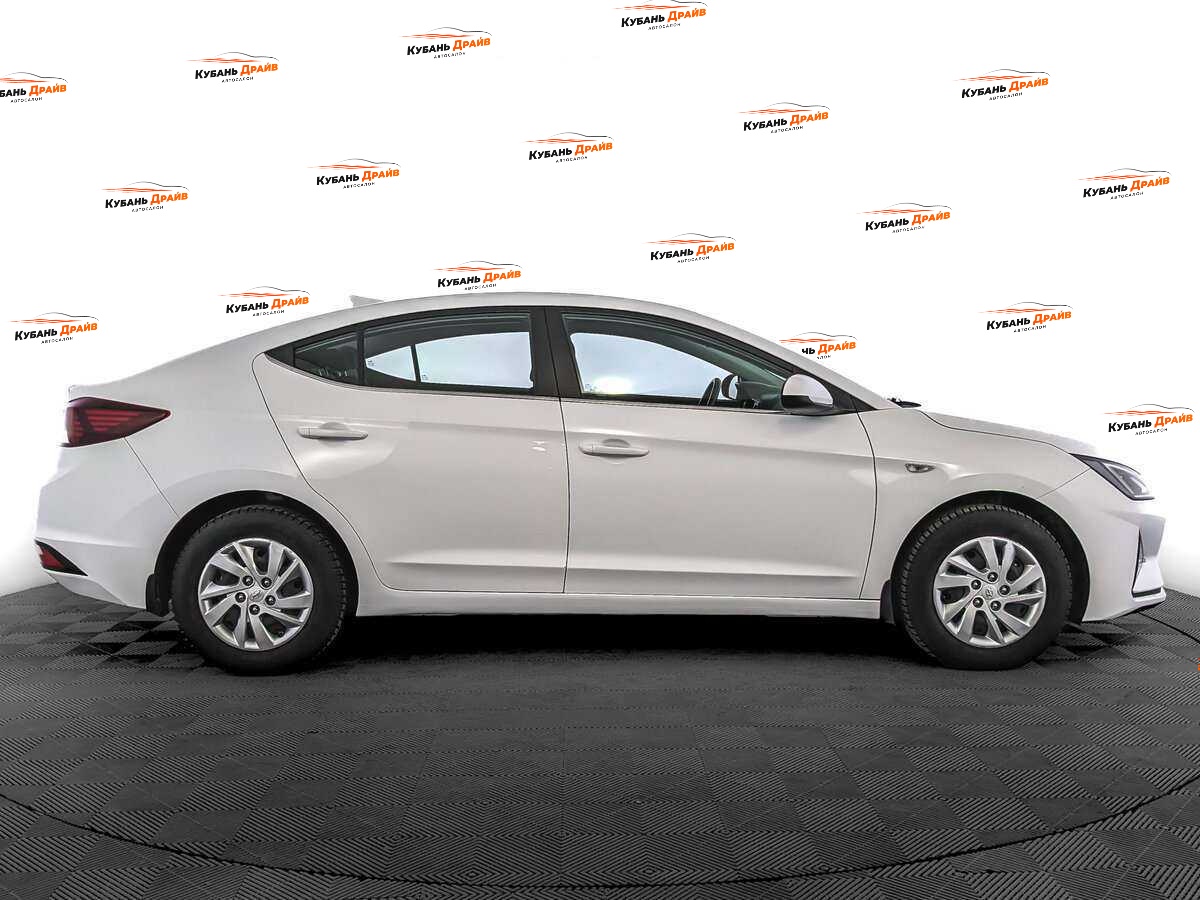 Hyundai Elantra 2020 года с пробегом. Фото: #3