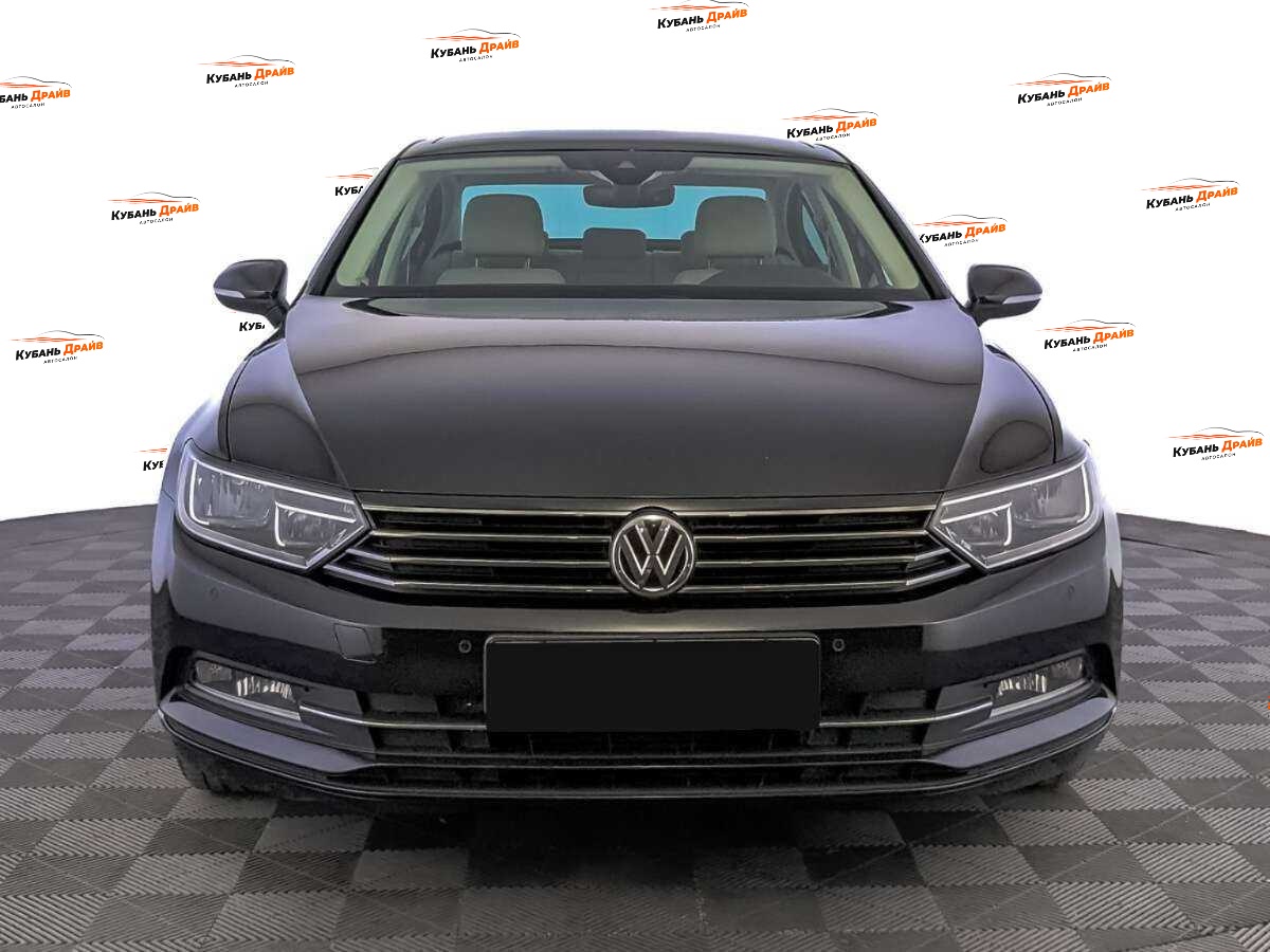 Volkswagen Passat 2018 года с пробегом. Фото: #1