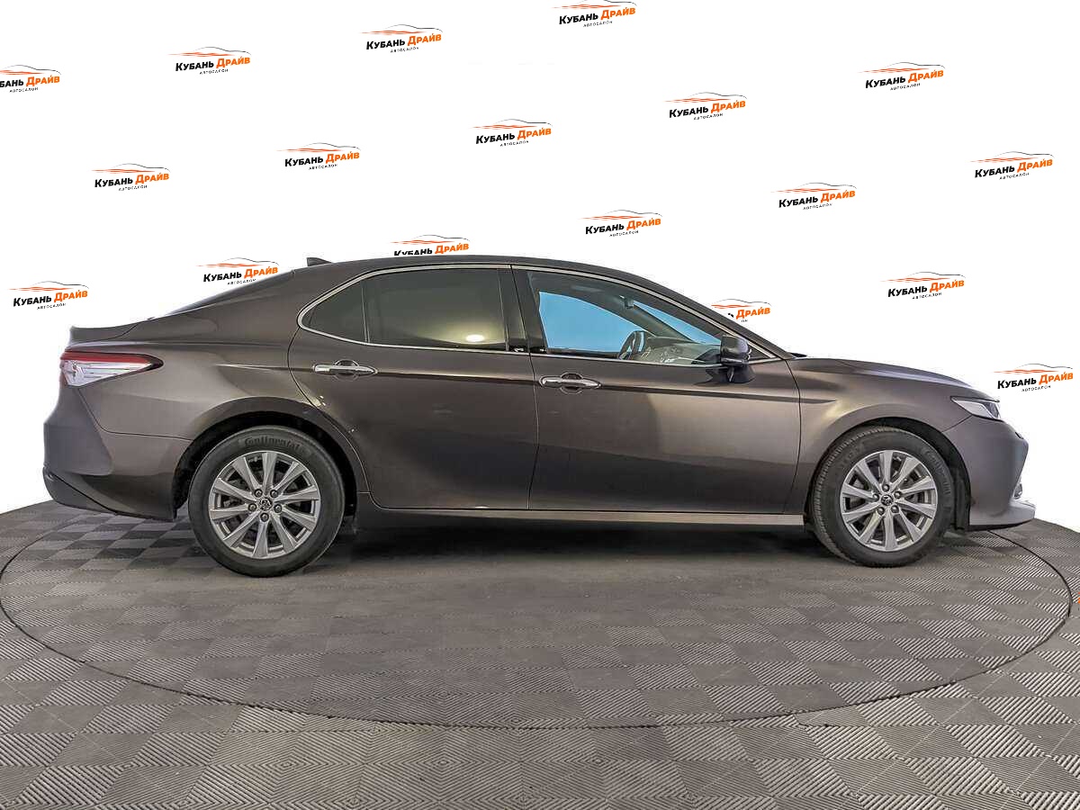 Toyota Camry 2018 года с пробегом. Фото: #3