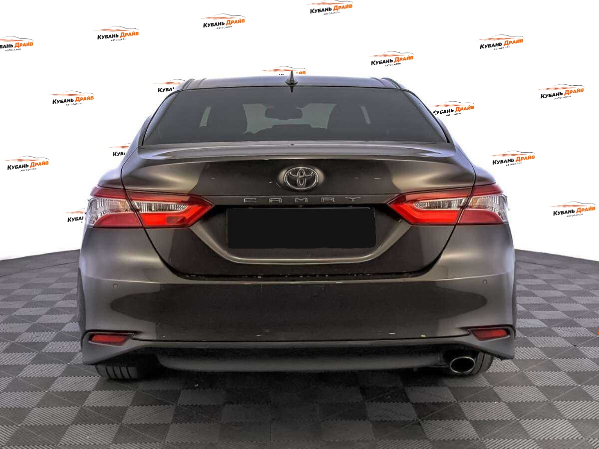 Toyota Camry 2018 года с пробегом. Фото: #5