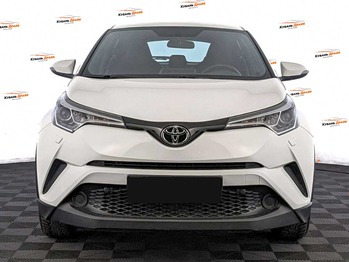 Toyota C-HR 2019 года с пробегом. Фото: #1