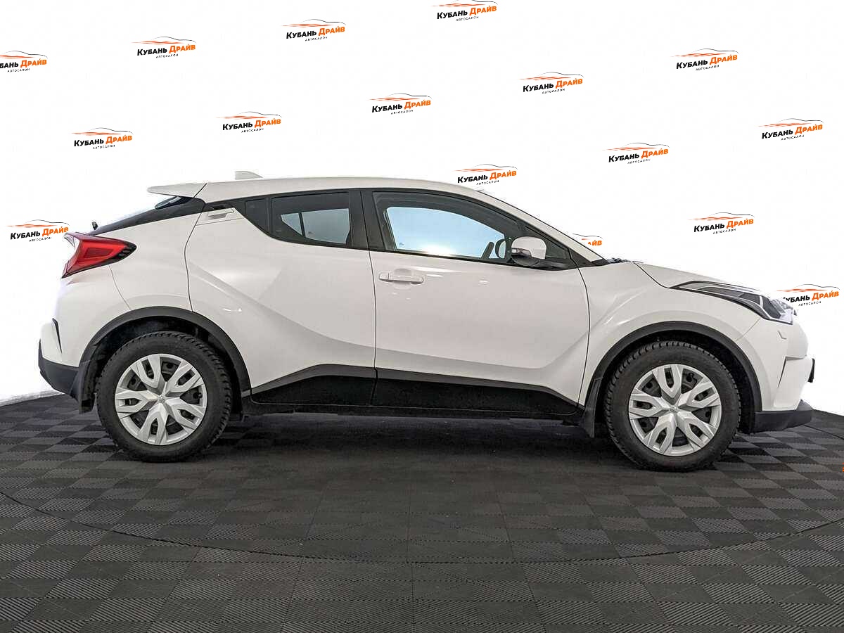 Toyota C-HR 2019 года с пробегом. Фото: #3