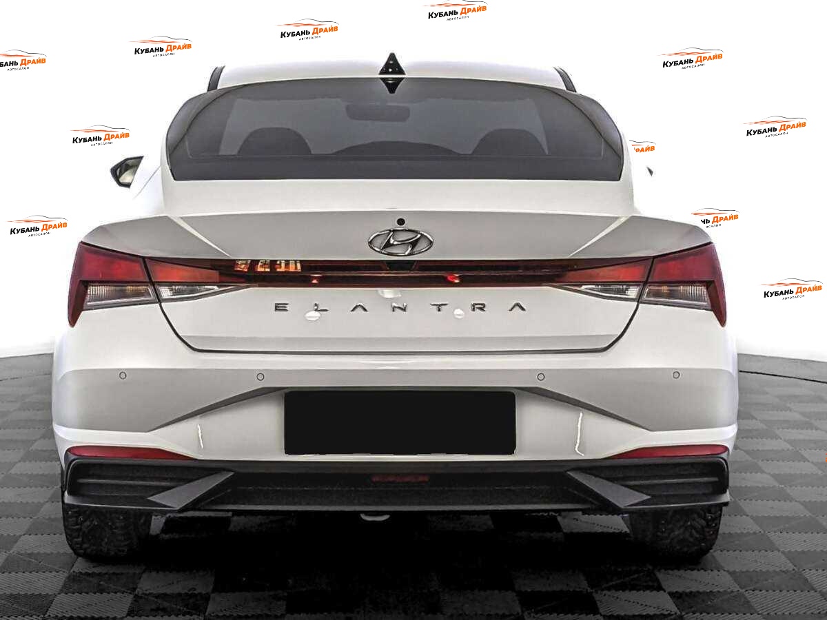 Hyundai Elantra 2022 года с пробегом. Фото: #5