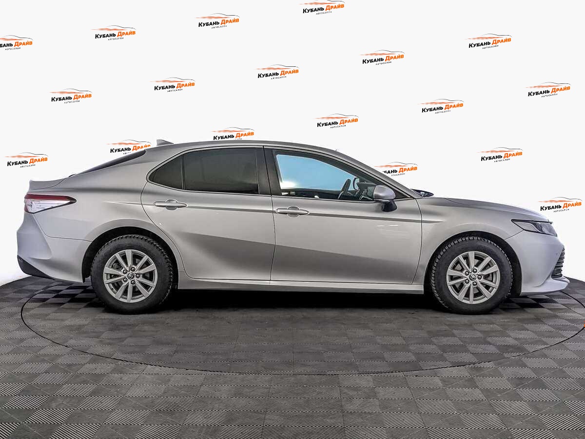 Toyota Camry 2020 года с пробегом. Фото: #3