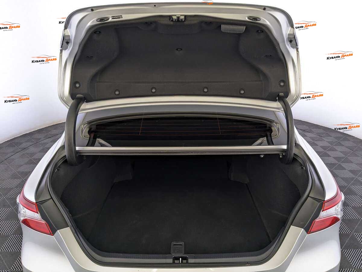 Toyota Camry 2020 года с пробегом. Фото: #9