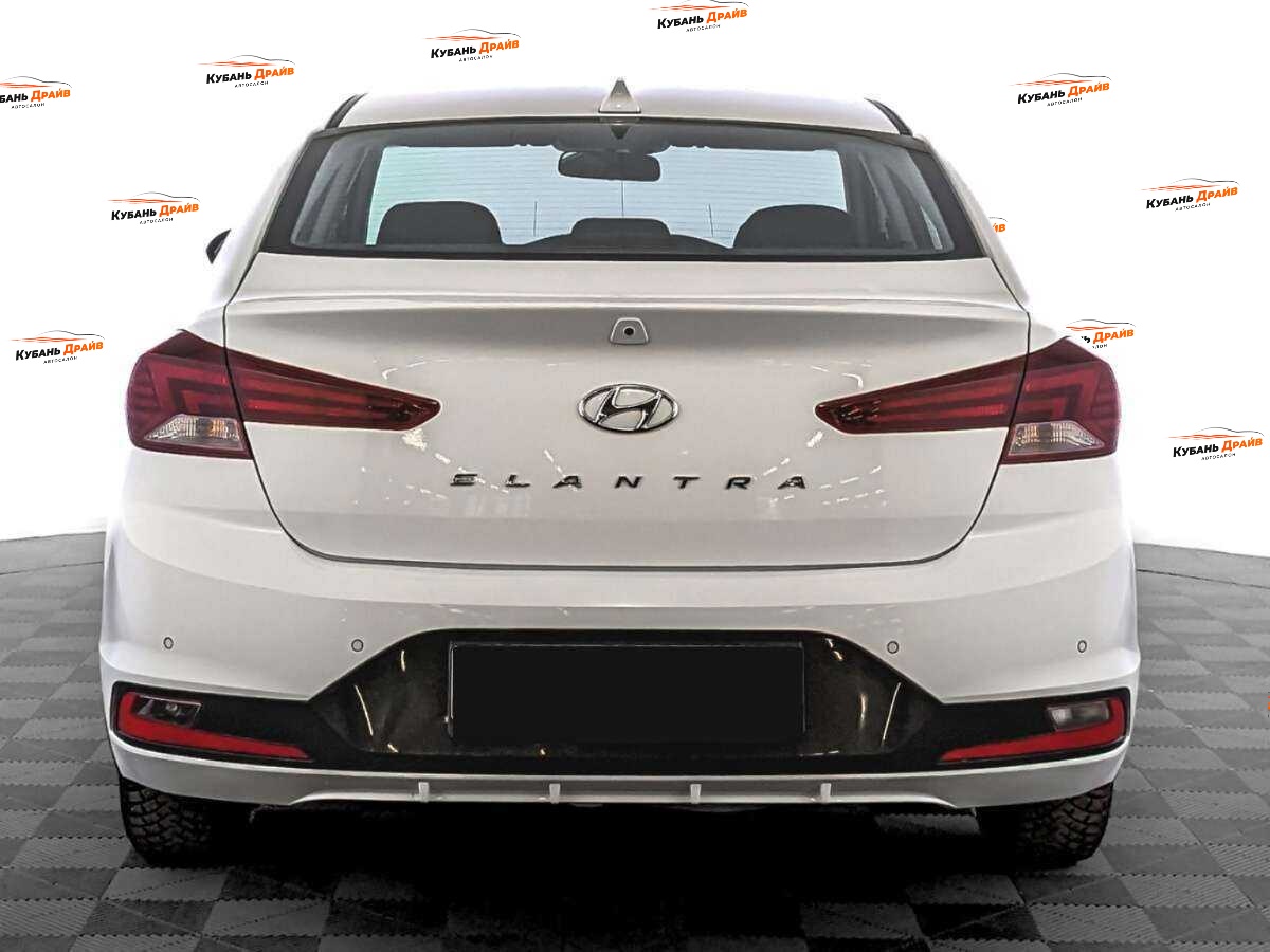 Hyundai Elantra 2020 года с пробегом. Фото: #5