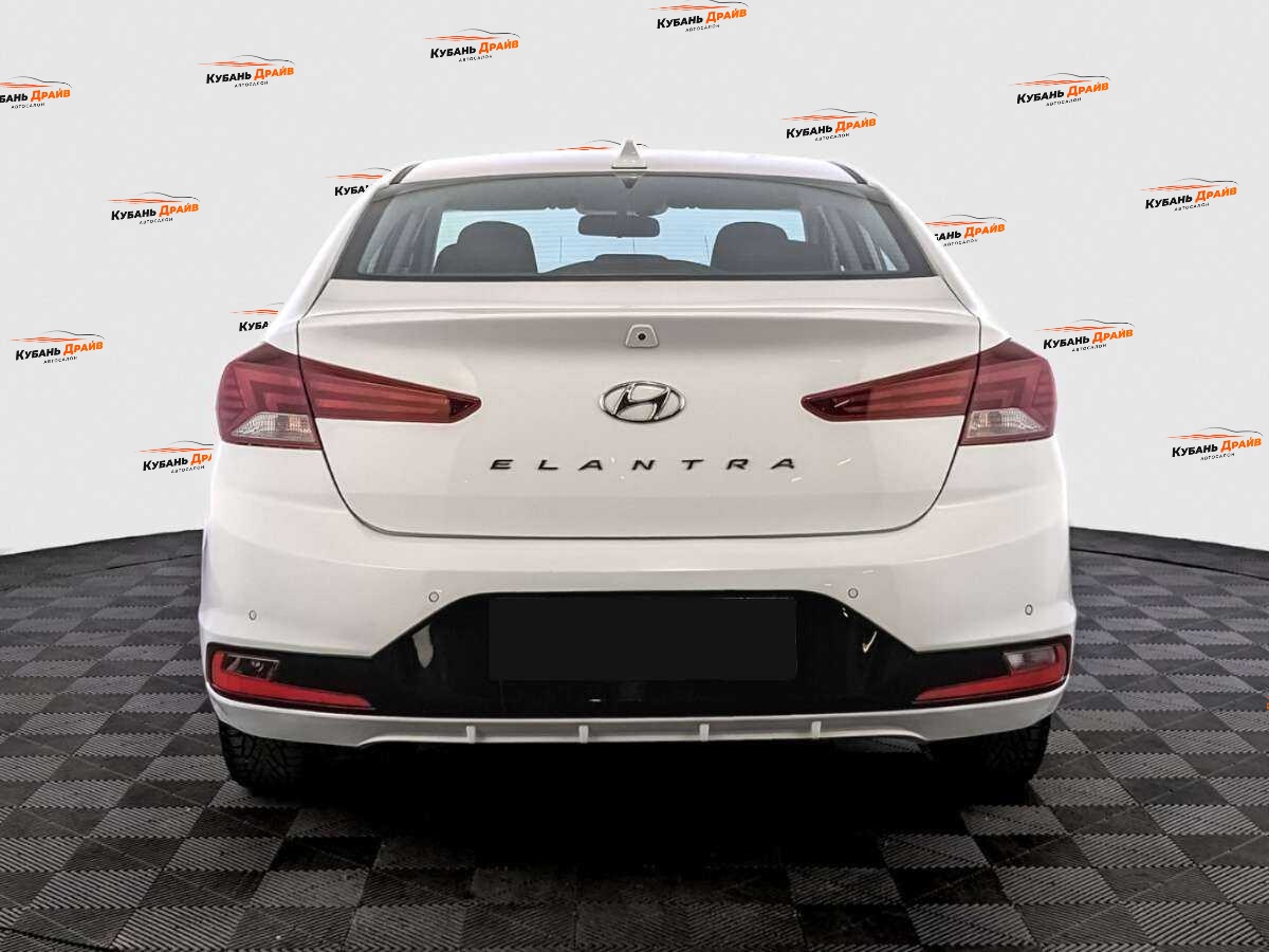 Hyundai Elantra 2020 года с пробегом. Фото: #5