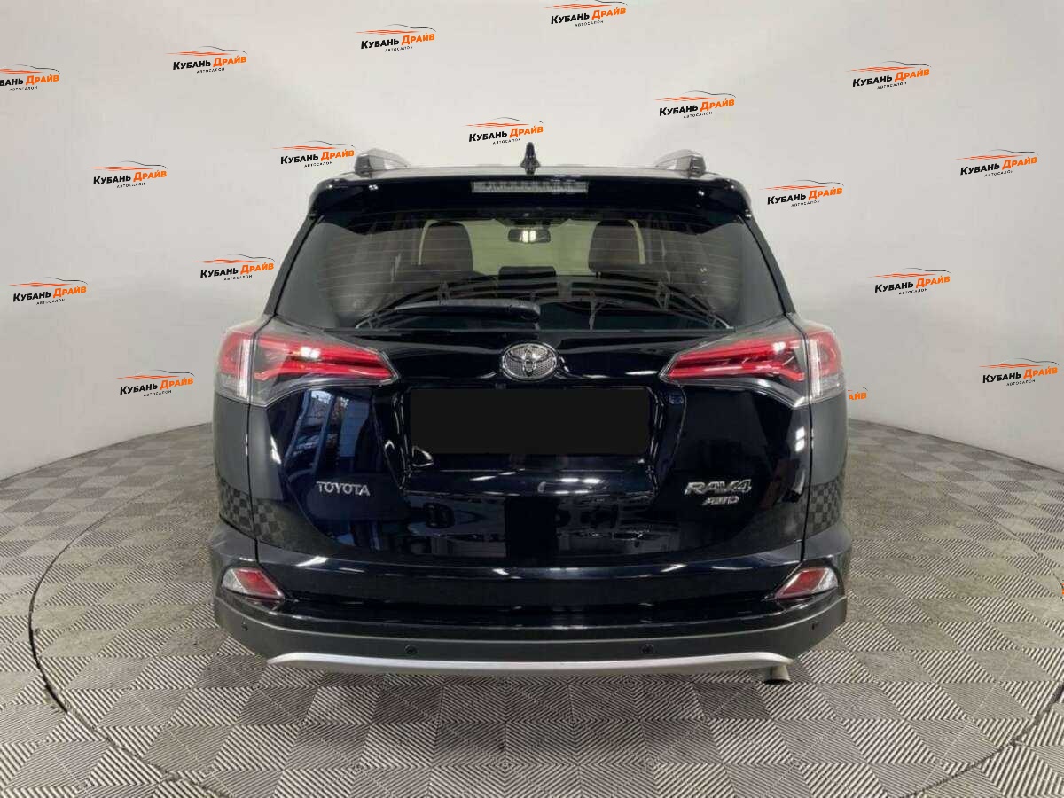 Toyota RAV4 2018 года с пробегом. Фото: #2