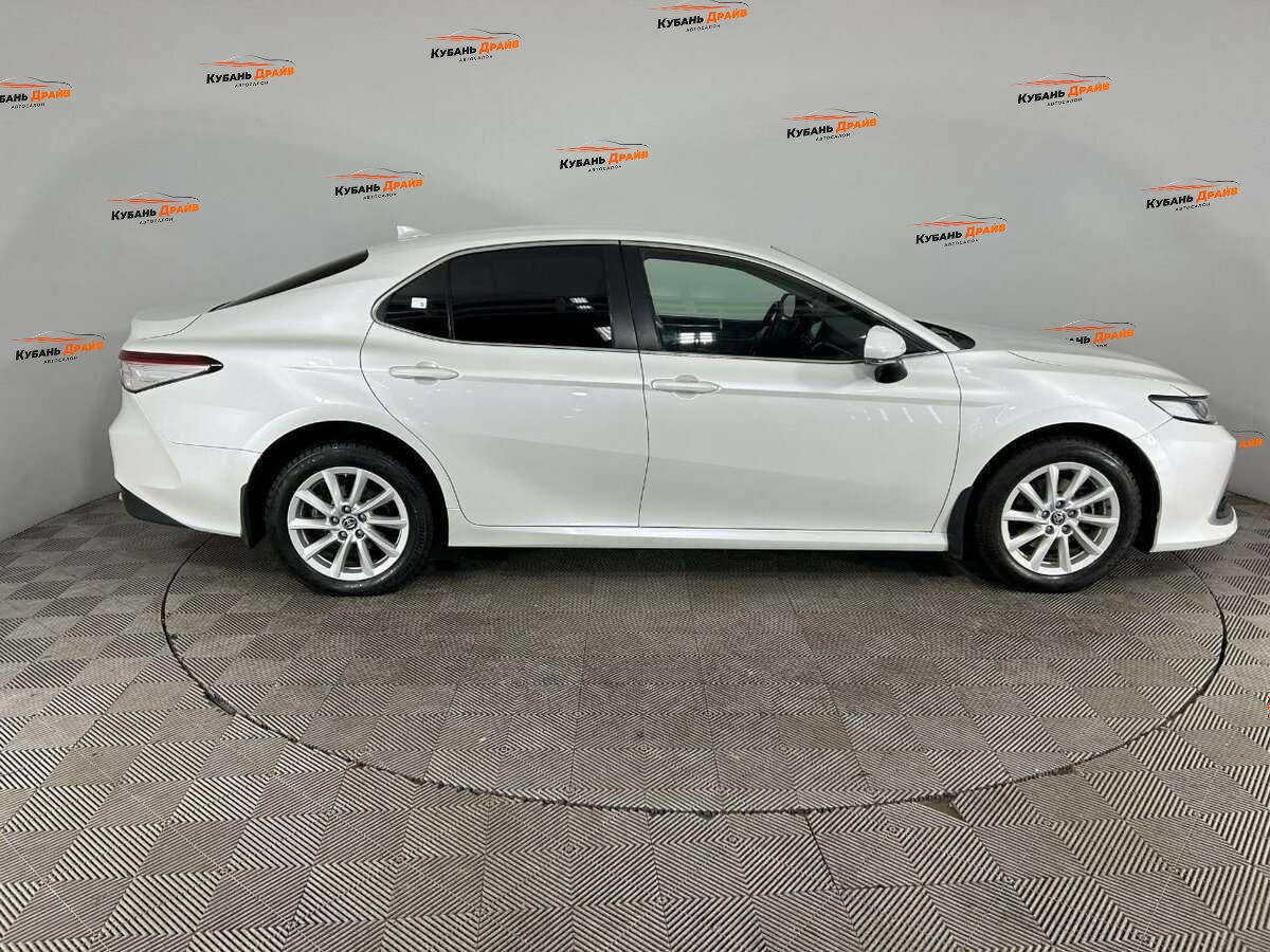 Toyota Camry 2021 года с пробегом. Фото: #3
