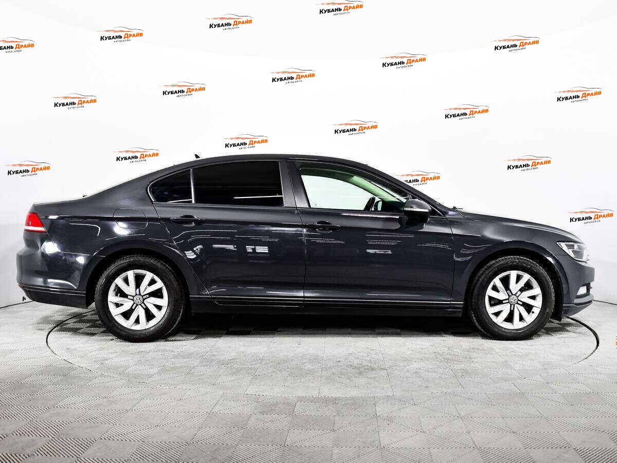 Volkswagen Passat 2017 года с пробегом. Фото: #3
